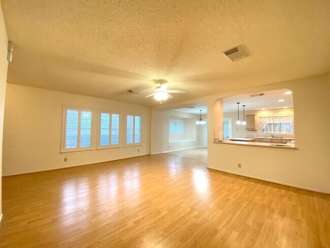 Building Photo - 10038 Silverbrook Pl