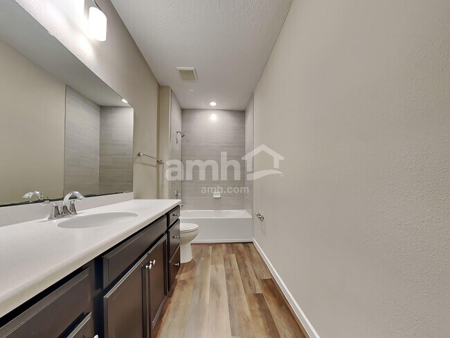 Building Photo - 111 Hemlock Point