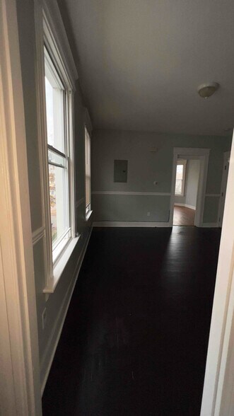 Building Photo - 879 Elm St