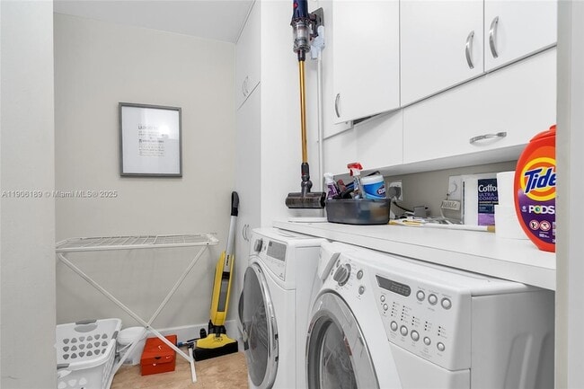 Building Photo - 415 Rovino Ave