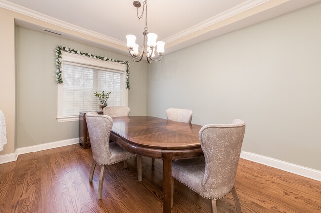 Building Photo - 1021 Peterson Ave