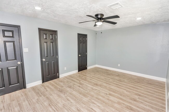 Building Photo - 16223 Brinkwood Dr