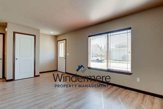 Building Photo - 3 Bedrooms 2 Bath Located In Crosby Commons