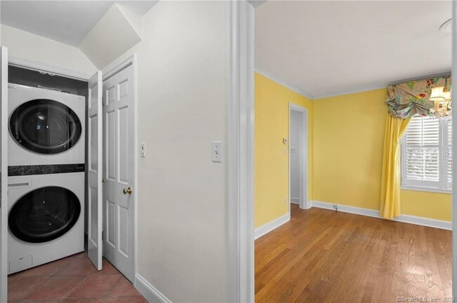 Building Photo - 87 Sylvan Rd