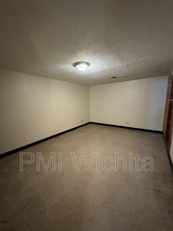 Building Photo - 2322 W 29th St S