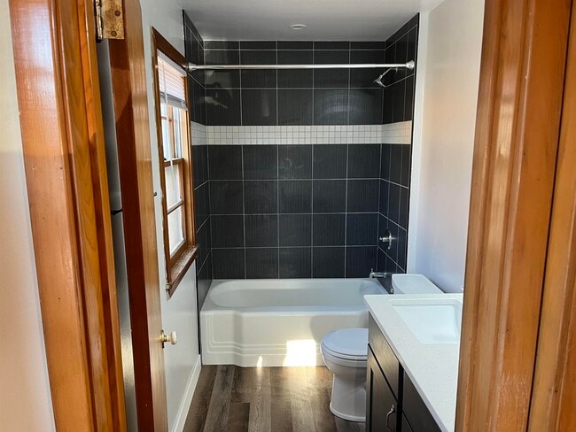 Building Photo - 1417 Beld St