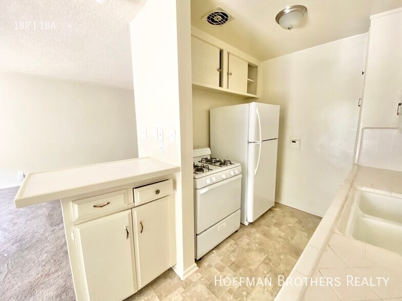 Building Photo - 3337 Mentone Ave