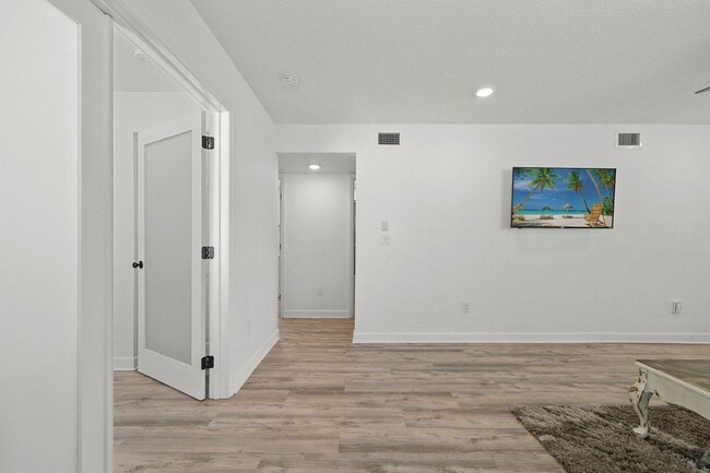 Building Photo - 346 Hernando St