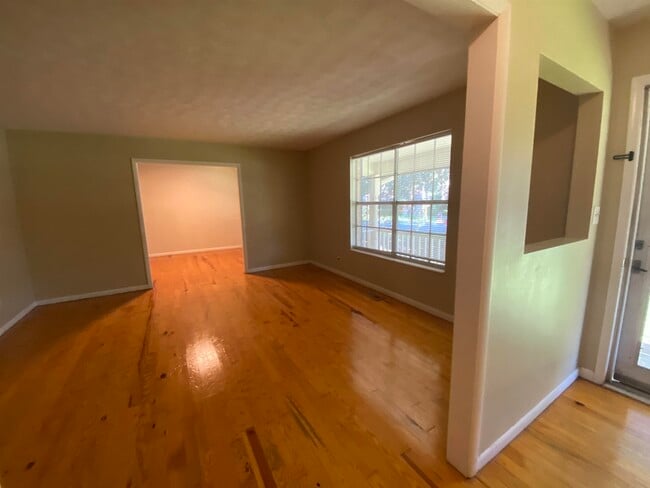 Building Photo - 2507 Waldemar Ln