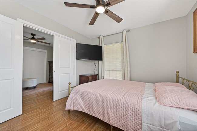 Building Photo - 9310 Cliffwood Dr