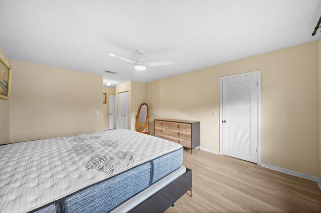 Building Photo - 21669 Tall Palm Cir