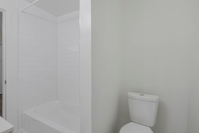 Building Photo - 1997-1999 W Broad St