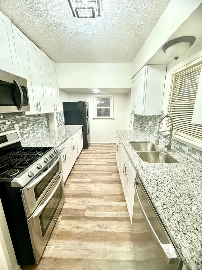 Building Photo - 1715 Thomas Ave