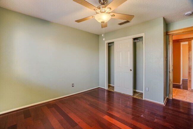 Building Photo - Large single family home on corner lot