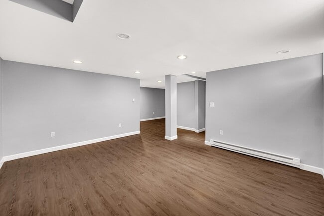 Building Photo - 314 S Jasper St