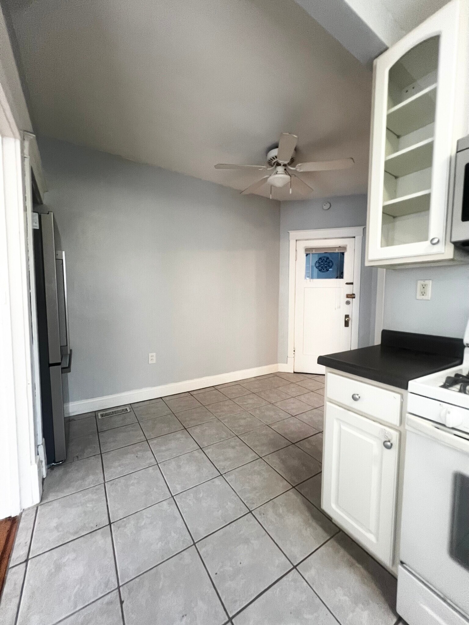 Space for additional storage or a coffee station in the kitchenette area - 2107 Maury Ave
