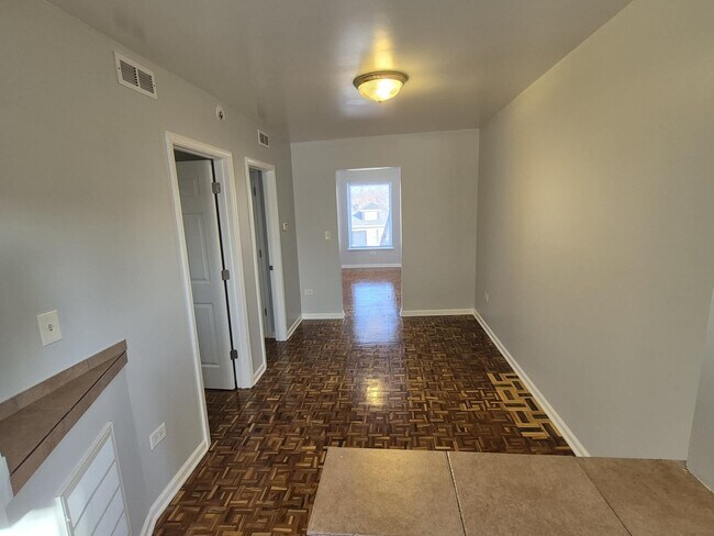 Building Photo - 6840 S Claremont Ave