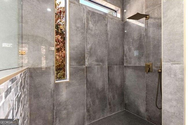 Building Photo - 3600 Lower Roswell Rd