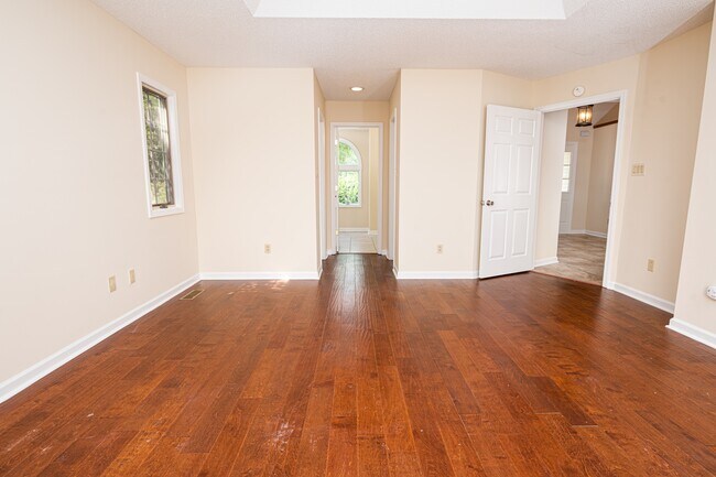 Building Photo - 6118 Gondolier Dr