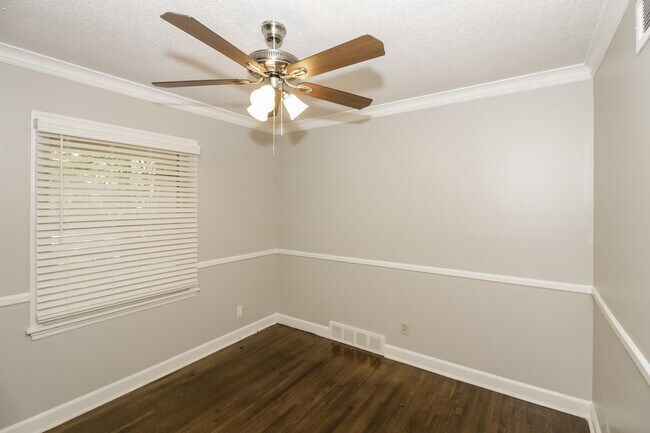 Building Photo - 4570 E Dearing Rd