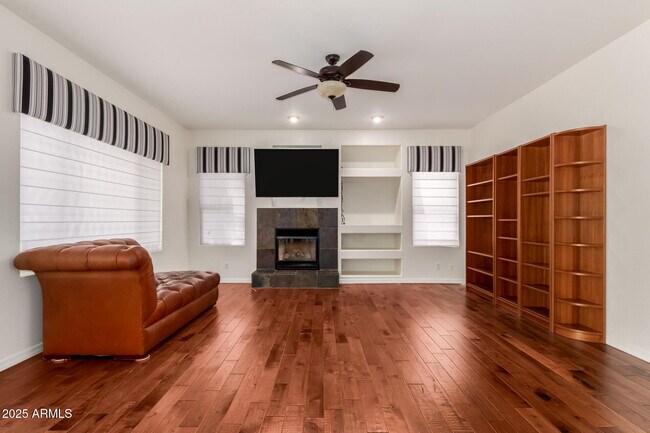 Building Photo - 10573 E Sheena Dr