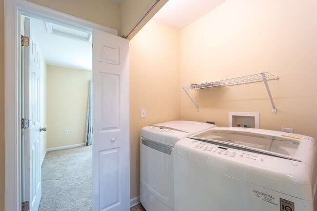 Building Photo - Liberty Square Townhouse with Upgrades!