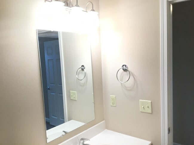 Building Photo - 6328 Sunnybrook Ln