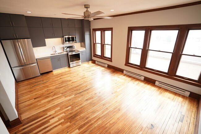 Building Photo - 704 Jefferson St