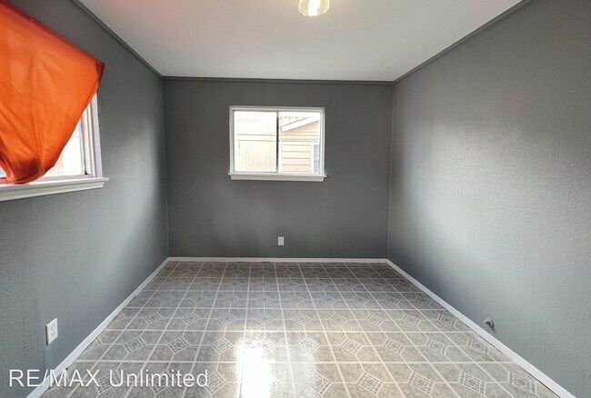 Building Photo - 3 br, 1 bath House - 915 Sams Dr