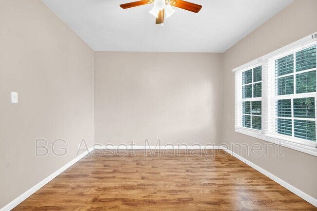 Building Photo - 709 York St