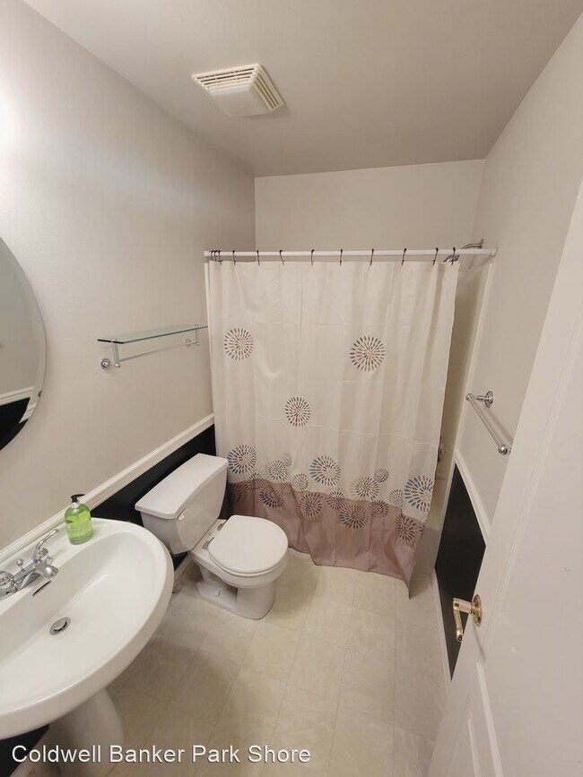 Building Photo - 4 br, 3.5 bath House - 6961 Wentworth Ave SW