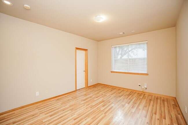 Building Photo - 228 Willard St