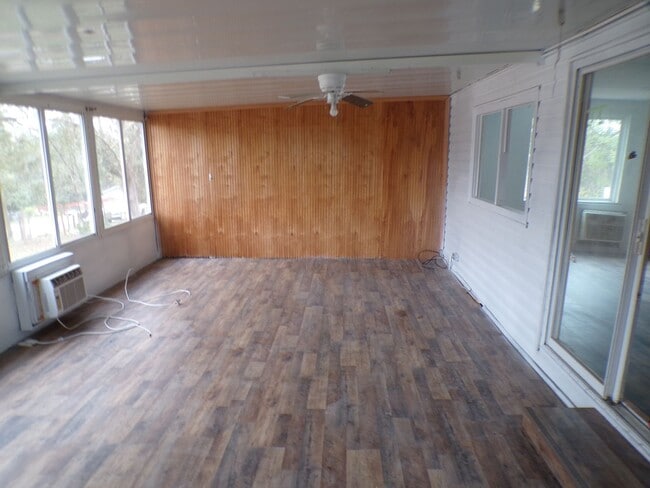 Building Photo - Mobile Home