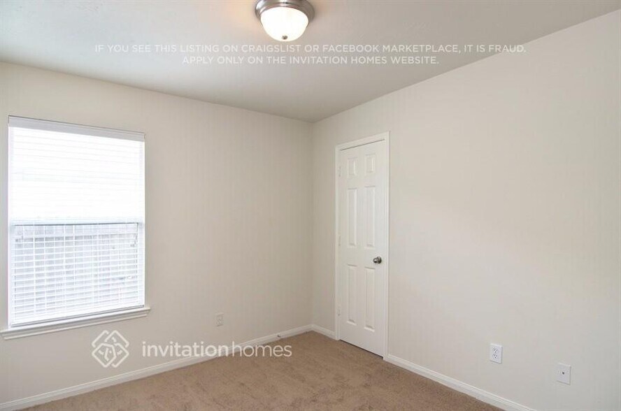 Building Photo - 915 Lancaster Lake Dr
