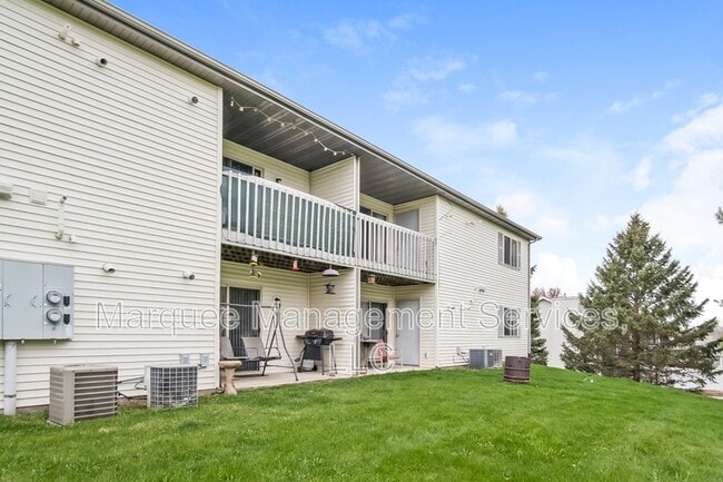 Building Photo - 213 Chateau Dr