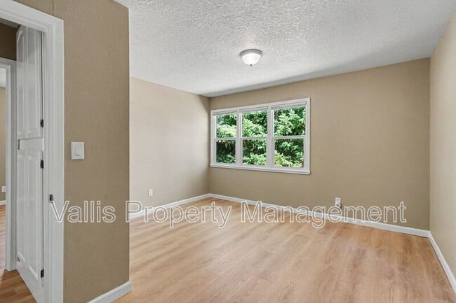 Building Photo - 3080 Park Ave NE