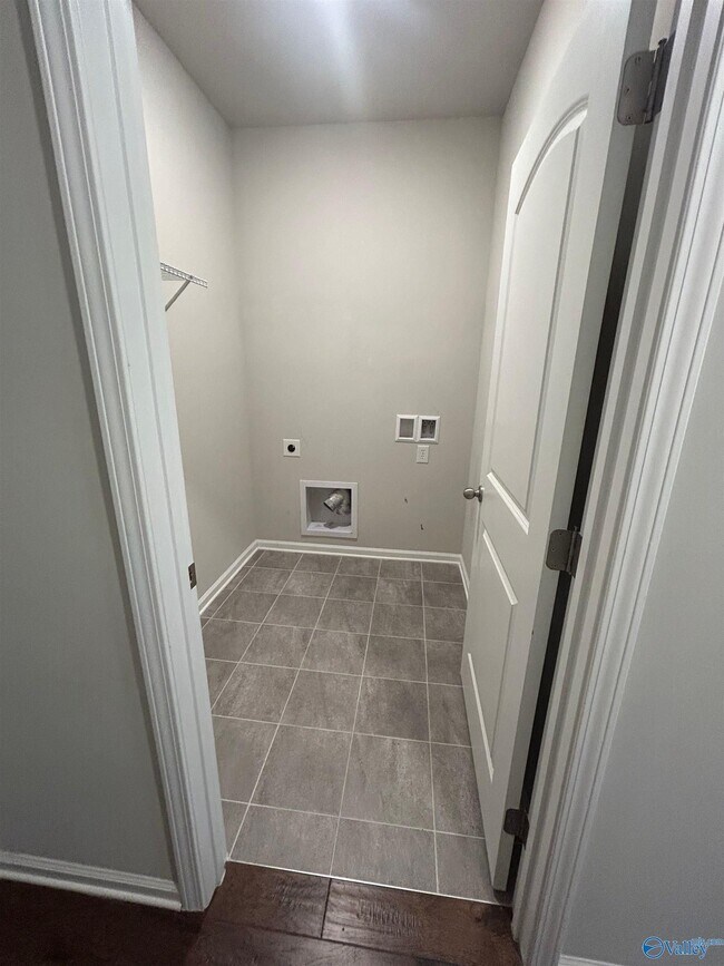 Building Photo - 7040 Regency Ln SE