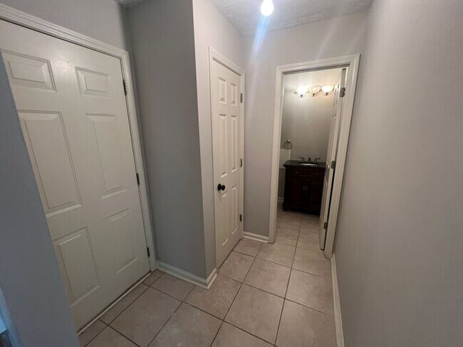 Building Photo - Great Corner Lot