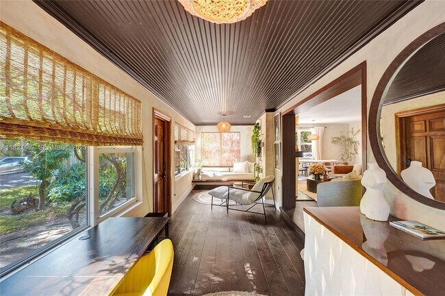 Building Photo - 669 NE 60th St