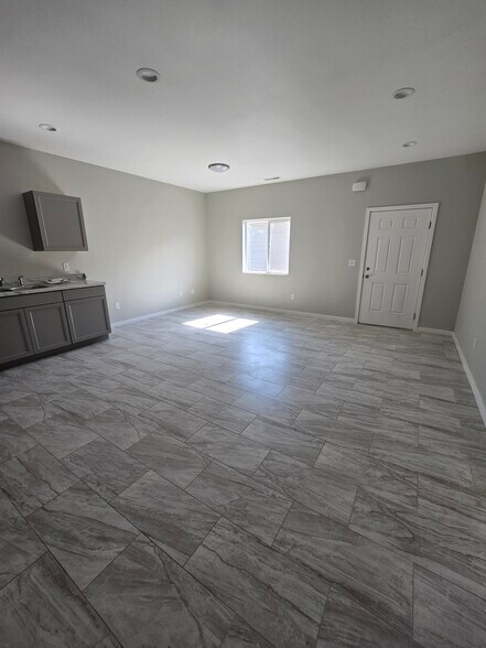 Dinning/living area - 2210 S 1st Ave