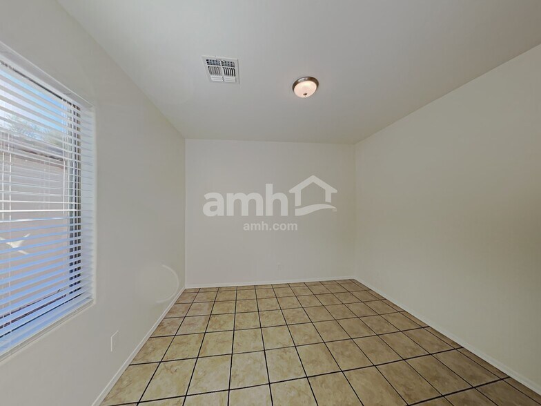 Building Photo - 124 E Calle Puente Azul