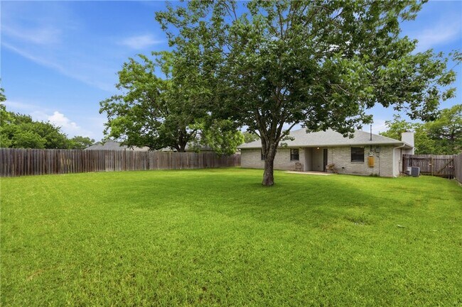Building Photo - 3821 Brighton Dr