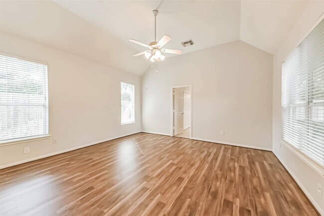 Building Photo - 14610 Farrawood Dr