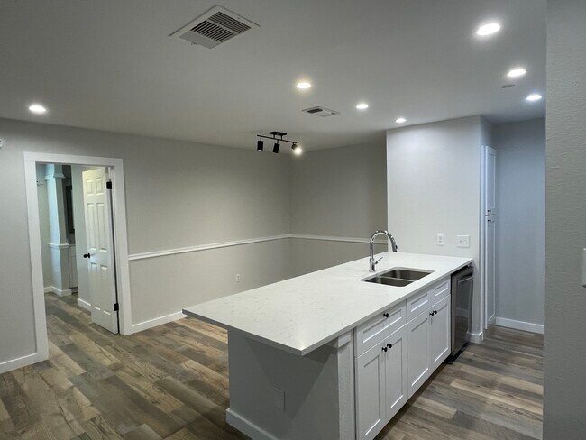 Building Photo - 10616 Mellow Mdws