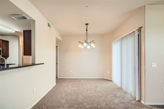 Building Photo - Move-In Special - 2bed/2bath Foothills Rio...