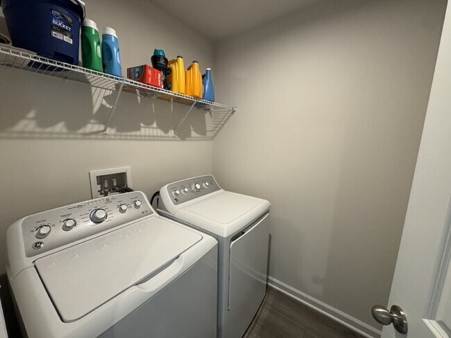 Building Photo - 4 bedroom, 2.5 baths in a Seneca neighborhood