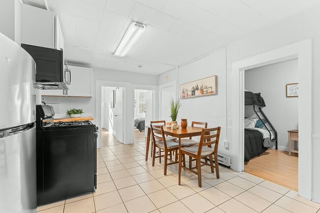 Building Photo - 8 Everett St