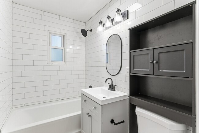 Building Photo - 900 Kingland Ave