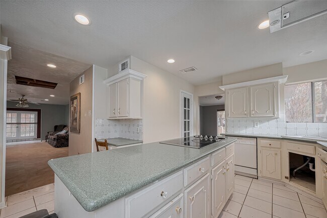 Building Photo - 4015 Black Locust Dr