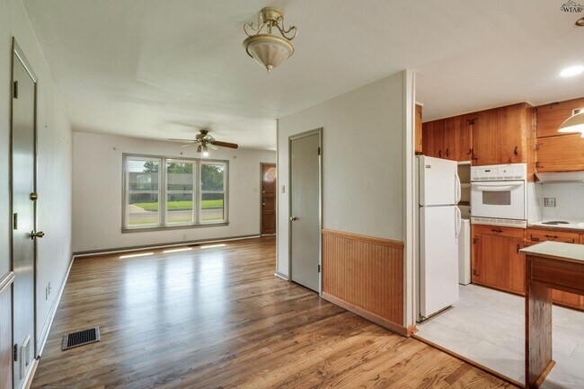 Building Photo - 4300 Hughes Dr